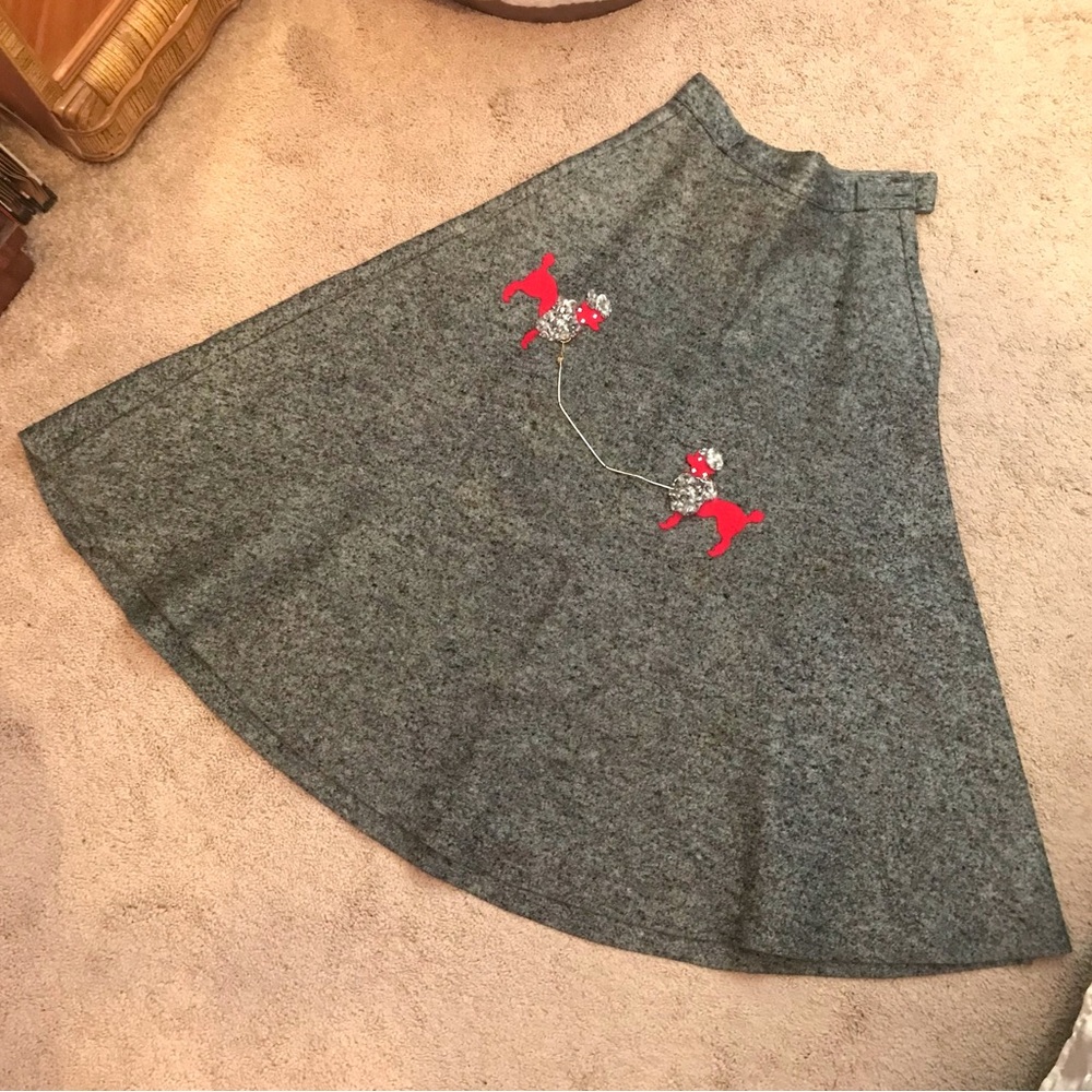 Vintage 1950s Poodle Skirt Gray & Red Felt Wool Rhinestones Chain 24 Waist AS IS - Picture 4 of 9